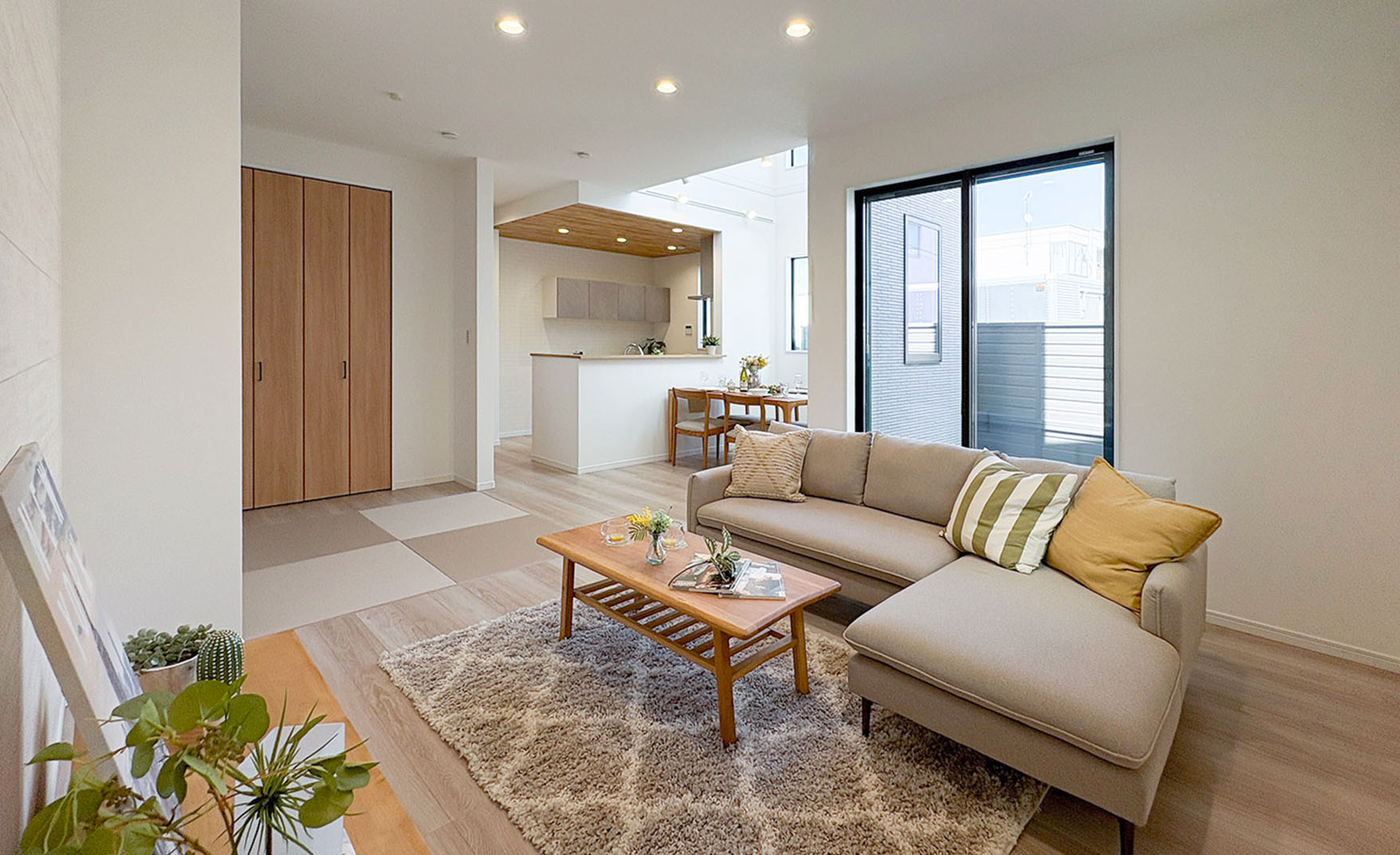 【完成見学会】吹き抜けがつくる圧倒的な開放感。家族みんながのびのびくつろげる家